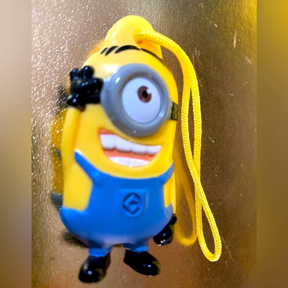 UNIVERSAL STUDIOS DESPICABLE ME 2 MINIONS GENERAL MILLS CEREAL COLLECTIBLE 2.75”